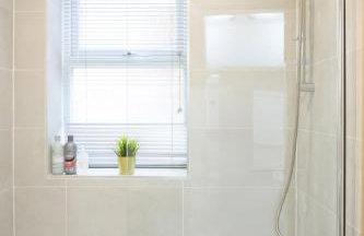 Silver Pines - 2BR - King Bed - 6 Guests - Wi-Fi - Free Parking - Foto 20