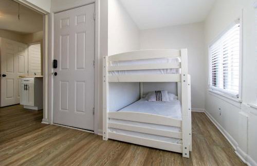 Chi-Town Hideout #2 - Near Metra - Foto 19