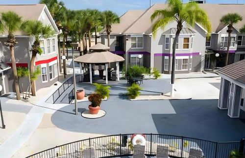 Whimsical Condo 1.5M from Disney - Foto 27