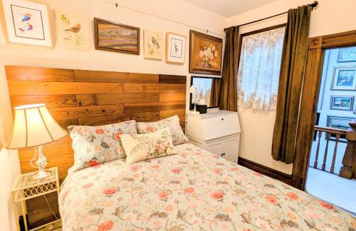 Perfect Location - 4BD,1BA - Restored Redwood Home - Foto 3