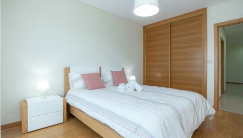 Buarcos Sunset Apartment by Rent4all - Foto 5, wardrobe