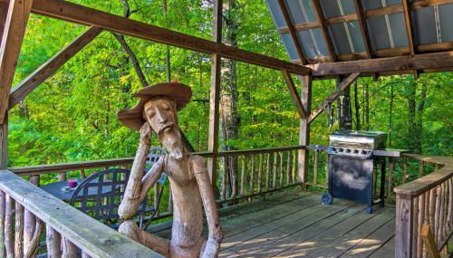 Couples Treehouse Retreat with Hot Tub and Views - Foto 3