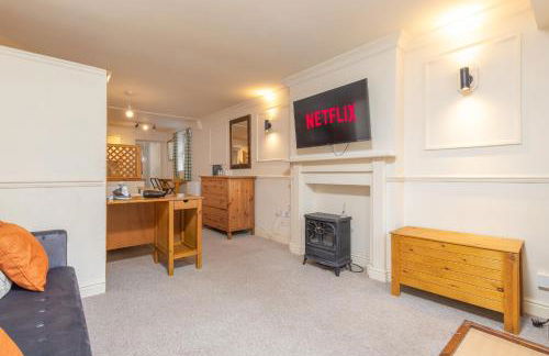 Cozy Studio Apartment Kenilworth, Free Parking, WIFI, Smart TV - Foto 12