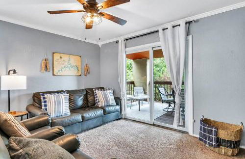 Cozy Lakeside Getaway - Outdoor Theater - Free Early Check-In- 4min to Silver Dollar City - Foto 9