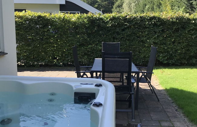 Luxury Holiday Home with Hot Tub at Dutch Coast - Photo 8
