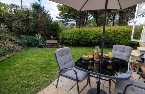 1 Bed Caravan Sleeps 2 -Dog Welcome -Free Parking - Photo 6