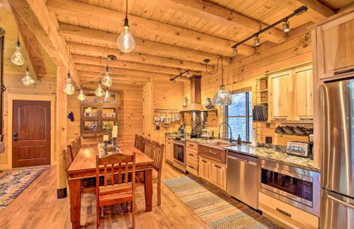 Luxury Mountain Cabin with Furnished Deck and Views! - Foto 10