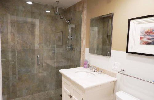 P-Town 2br Beach Beauty on the Bay. Water View! - Foto 34