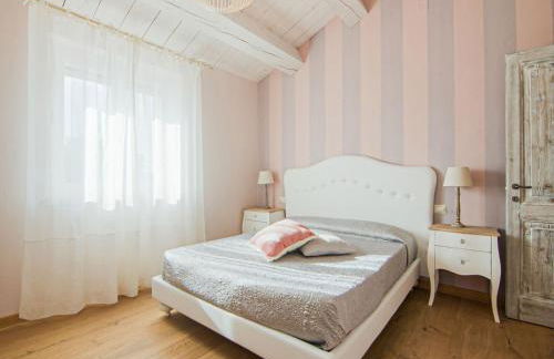 Chic Villa in Acqualagna with Hot Tub in Pool & Private Garden - Foto 38