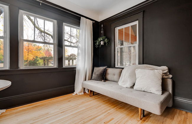 Lyndale Bungalow - Photo 9