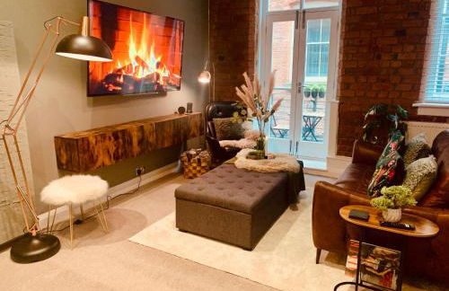 The Fifth Quarters, Grade II Listed Apartment, The Lace Market, NG1, City Centre, Nottingham, Sleeps 4 - Photo 35