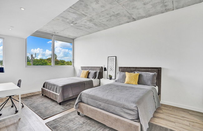 Design District Suites - Photo 21