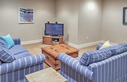 Gorgeous Wapato Point Lakehouse with Private Hot Tub - Foto 17