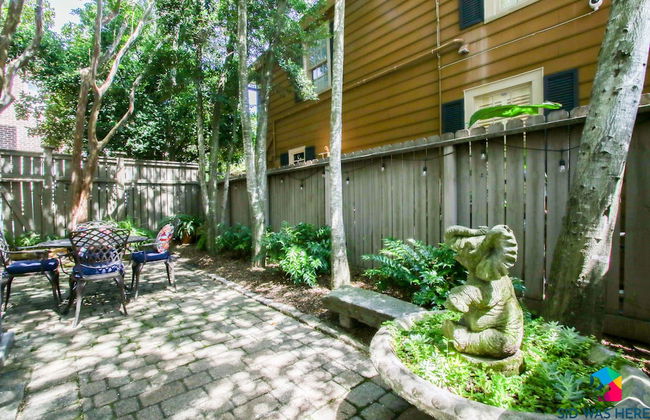 The Irish Bar near Bay Historic Savannah - Photo 41