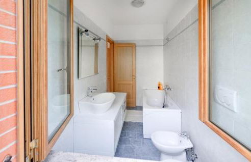 3 Bedroom Cozy Apartment In Gubbio - Foto 21