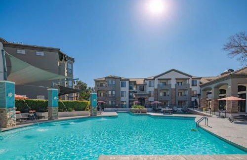 Amiable 2BD King Bed with Pool, Hot Tub, Gym, Parking - Foto 6