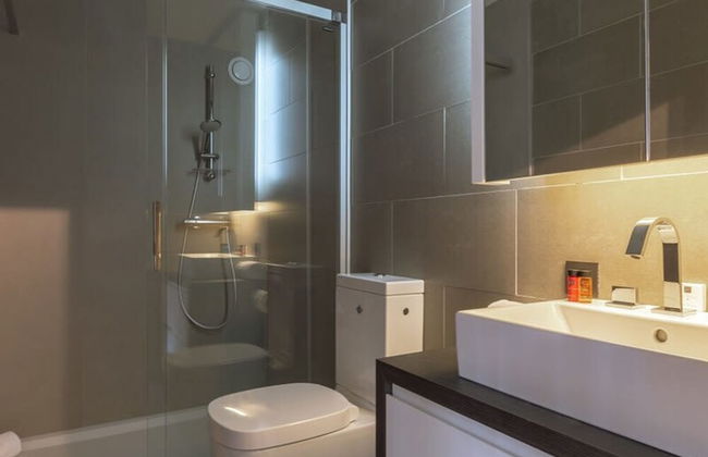 Modern Apartment at the Beach With Parking - Foto 28