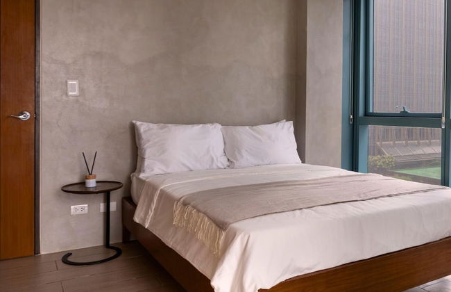 Luxury 2BR in Uptown Bgc, Free Pool use - Photo 3