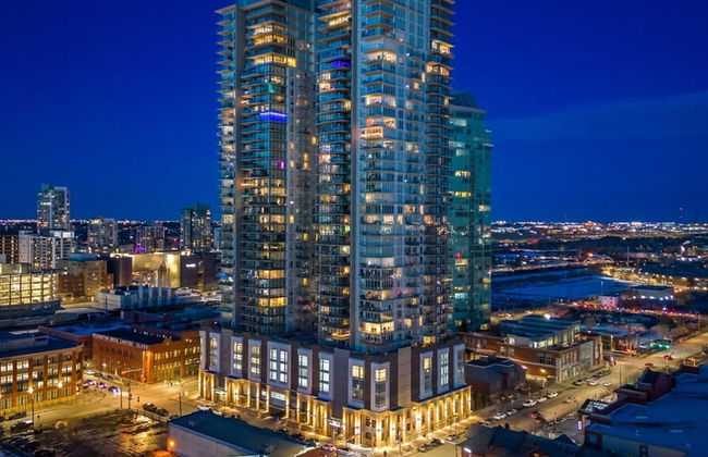 DT Upscale Corner Unit Tower Views Free Parking - Photo 35