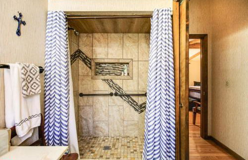 3 Mi to Ruby Falls The Downer House with Yard - Foto 12