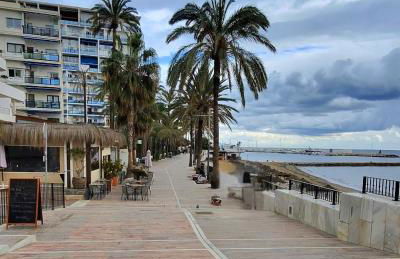 Sea View 2BR Beachfront & Cozy Balcony Marbella - Photo 7