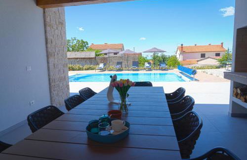 Villa Blue Moon for 9 persons near Porec with 42 m2 heated pool, wellness, kids playground & sea view - Foto 7