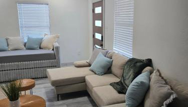 Modern B&W Coastal Retreat 2BR 2BA and Laundry - Foto 3