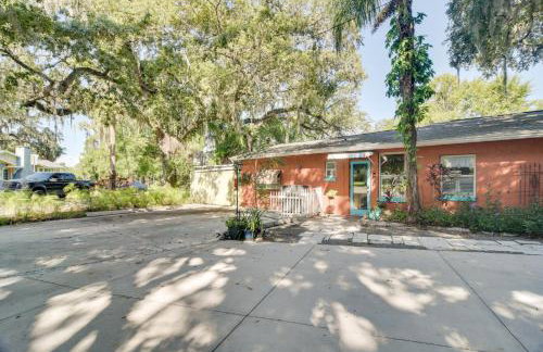 Riverfront Getaway with Hot Tub and Game Room! - Foto 40