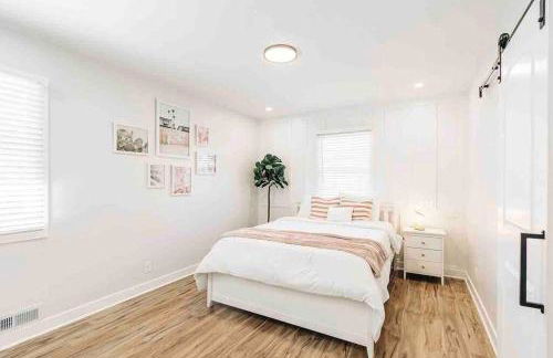 Beautiful luxury home freshly renovated with big yard, seating & grill pad - Foto 8