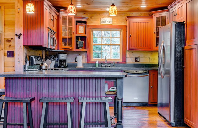 Mount Snow Cabin with Private Hot Tub by RedAwning - Foto 8