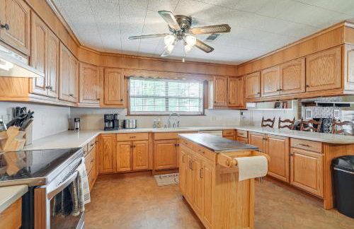 Lakefront Gem with Boat Dock and Fishing Pier in Many - Foto 8