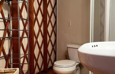 Incredible Equipped Yurt Amazing for a Glamping Experience in East Meredith, New York - Foto 43