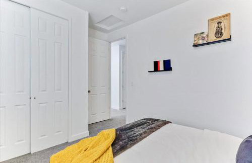 Modern 4BR Home Rooftop Patio Mountain Views - Foto 27