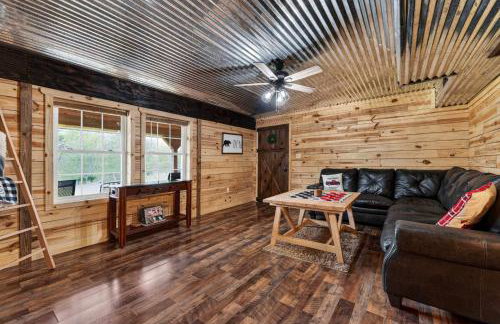 Rustic Barn Retreat w Hot Tub Game Room & FirePit - Photo 37