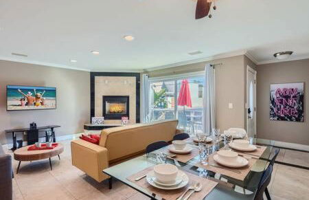 Awesome 3BR 2BTH 1 Block To Beach C2 - Photo 8