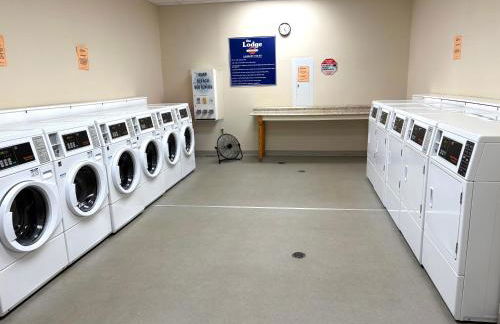 COZY LOON MOUNTAIN ESCAPE - Free shuttle, Pool, Hot tub, River&Mnt Views - Foto 49