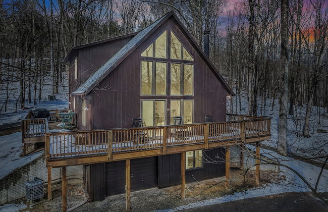 Sqyrls Nest - 3BR Retreat With a Hot Tub - Foto 1