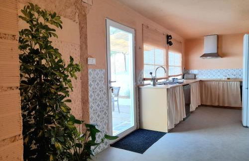 StoryHouse33 - Casa com histórias, pátio e jacuzzi - Foto 18