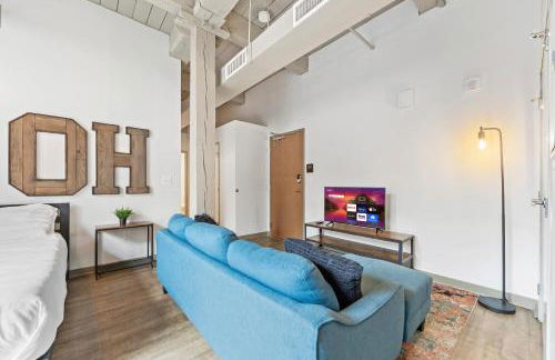 Studio at Superior l Downtown l Parking l Café - Photo 1