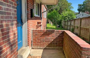 Entire Private 3 Bedrooms 1 Bathroom Single House with Fenced Garden - Photo 33