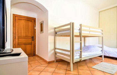 4 Bedroom Lovely Home In Bellegarde - Foto 32