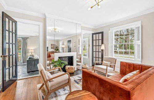 Luxurious Retreat in Historic Downtown Burlington Downstairs Only - Foto 13