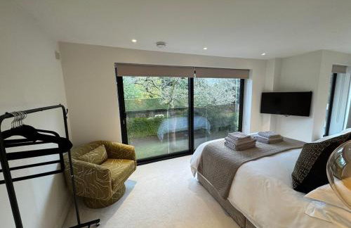 Luxury Villa - Hot Tub - Exclusive Offers - Amar Luxury Stays - Photo 7