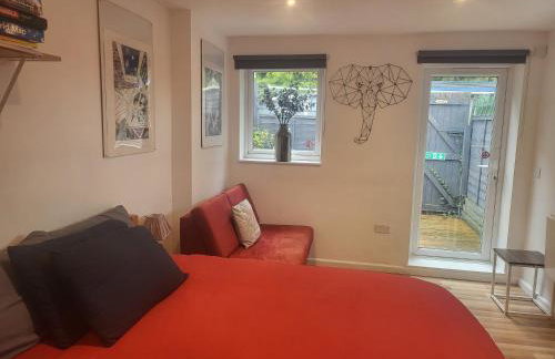 121 Studio - Apartment with Kitchen, Terrace, Stansted Airport Shuttle - Foto 6