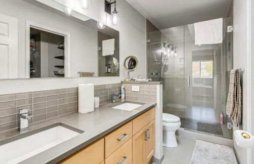 Modern Home Close to Dtwn Woodinville with Yard - Foto 16