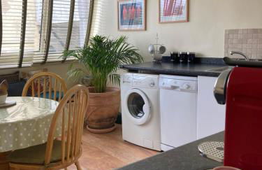 Courtyard Apartment - Photo 15