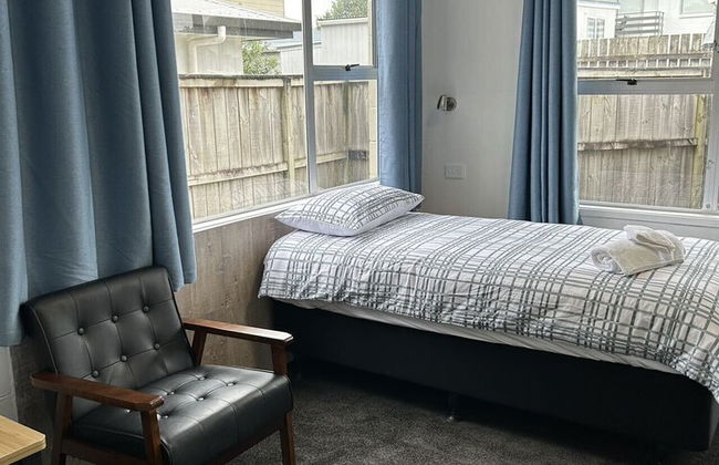 Avon Apartments - Photo 2