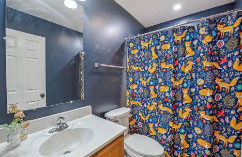 Trailblazer Lodge - Upscale, hot tub, trail, game room, wifi, fire pit, bar, pool table, king bed, view, pet friendly - Photo 30