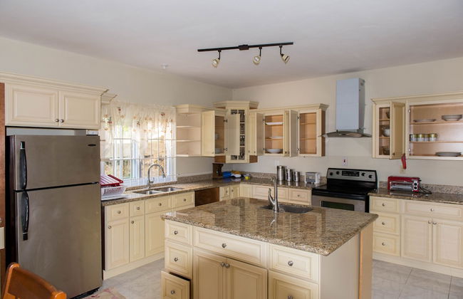 The Royal Kensington Villa - Photo 19