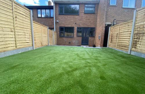 Modern 3 Bedroom Holiday Home -Jaquzzi Bath -Private Parking-suitable for contractors - Free WiFi - Foto 21